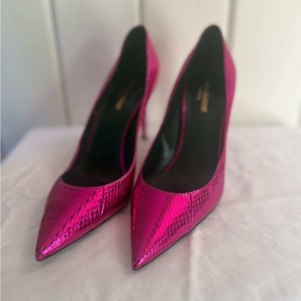 Saint Laurent
Zoe exotic leathers heels Fuchsia Heels, RARE, new. 41 or size 10 - Picture 4 of 13